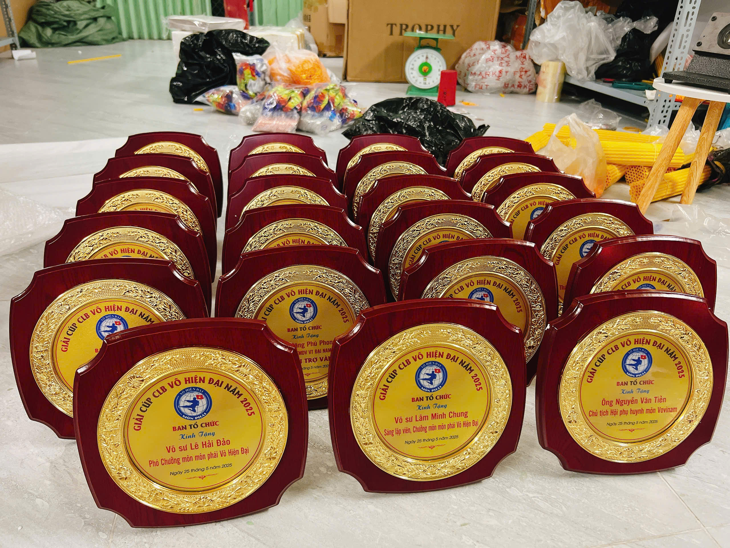 Kỷ Niệm Chương Gỗ Tròn