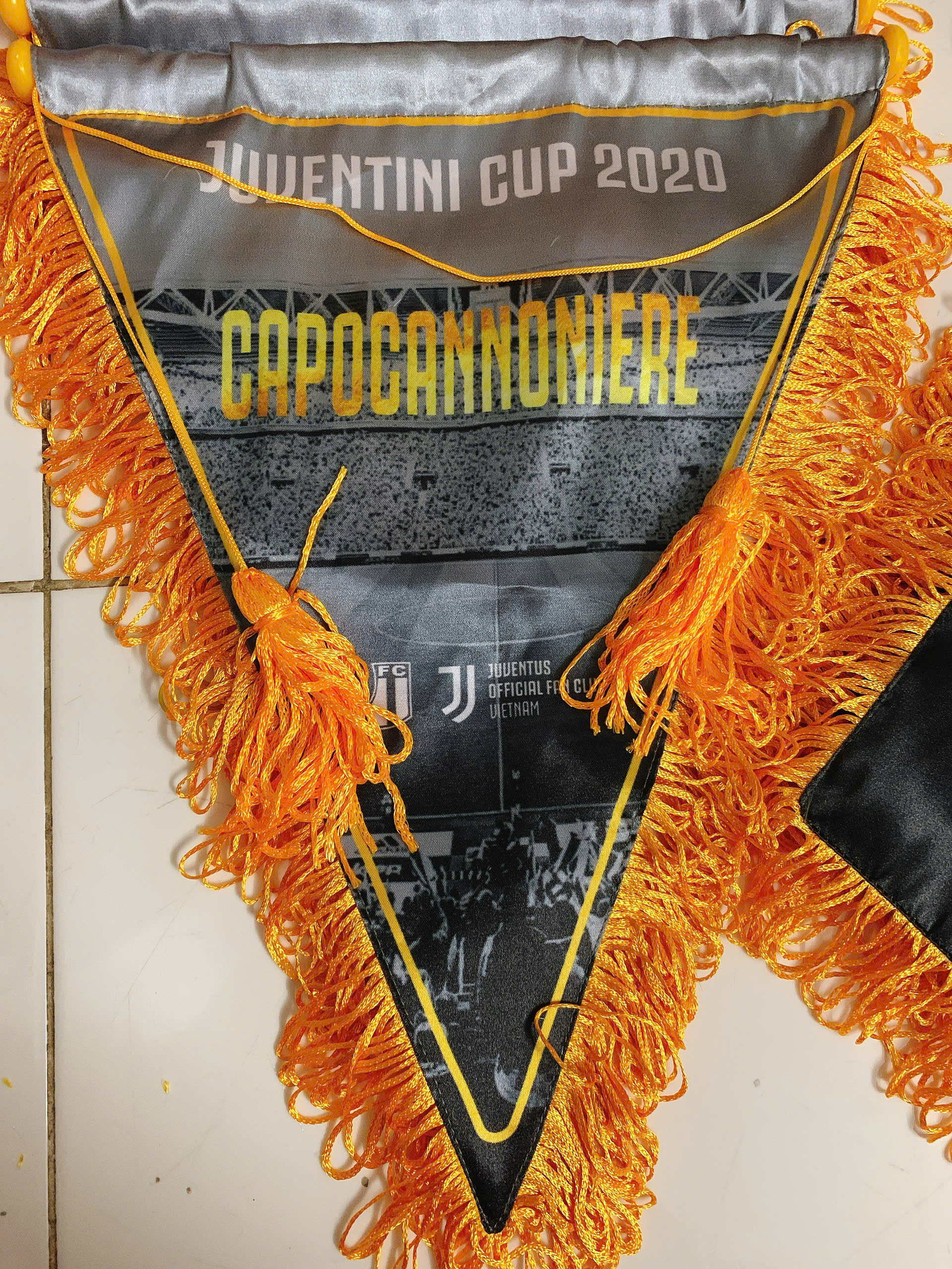 Cờ lưu niệm tam giác